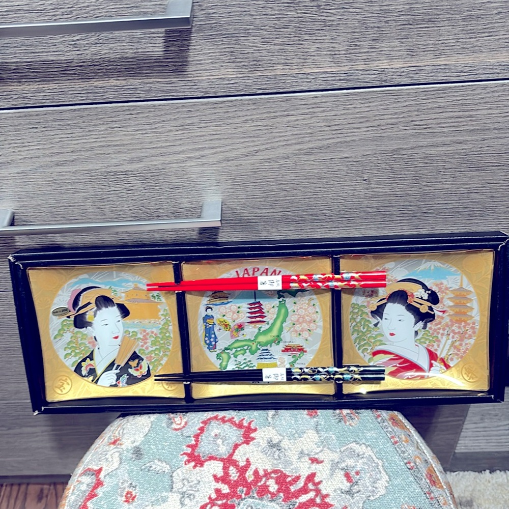 Japanese Glass plate/chop sticks set.